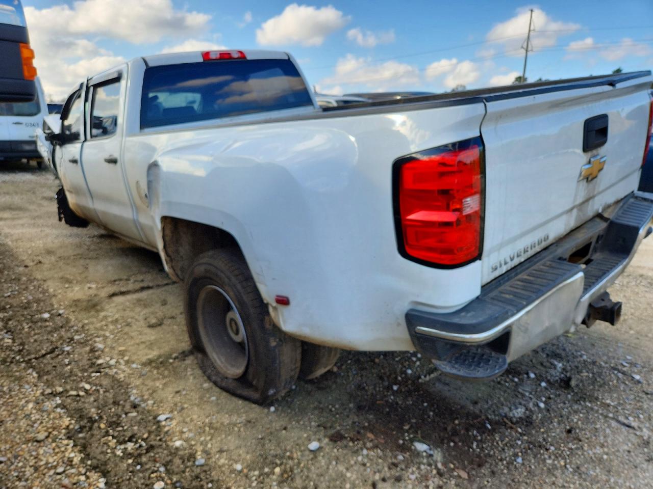 2016 CHEVROLET SILVERADO C3500 photo 2