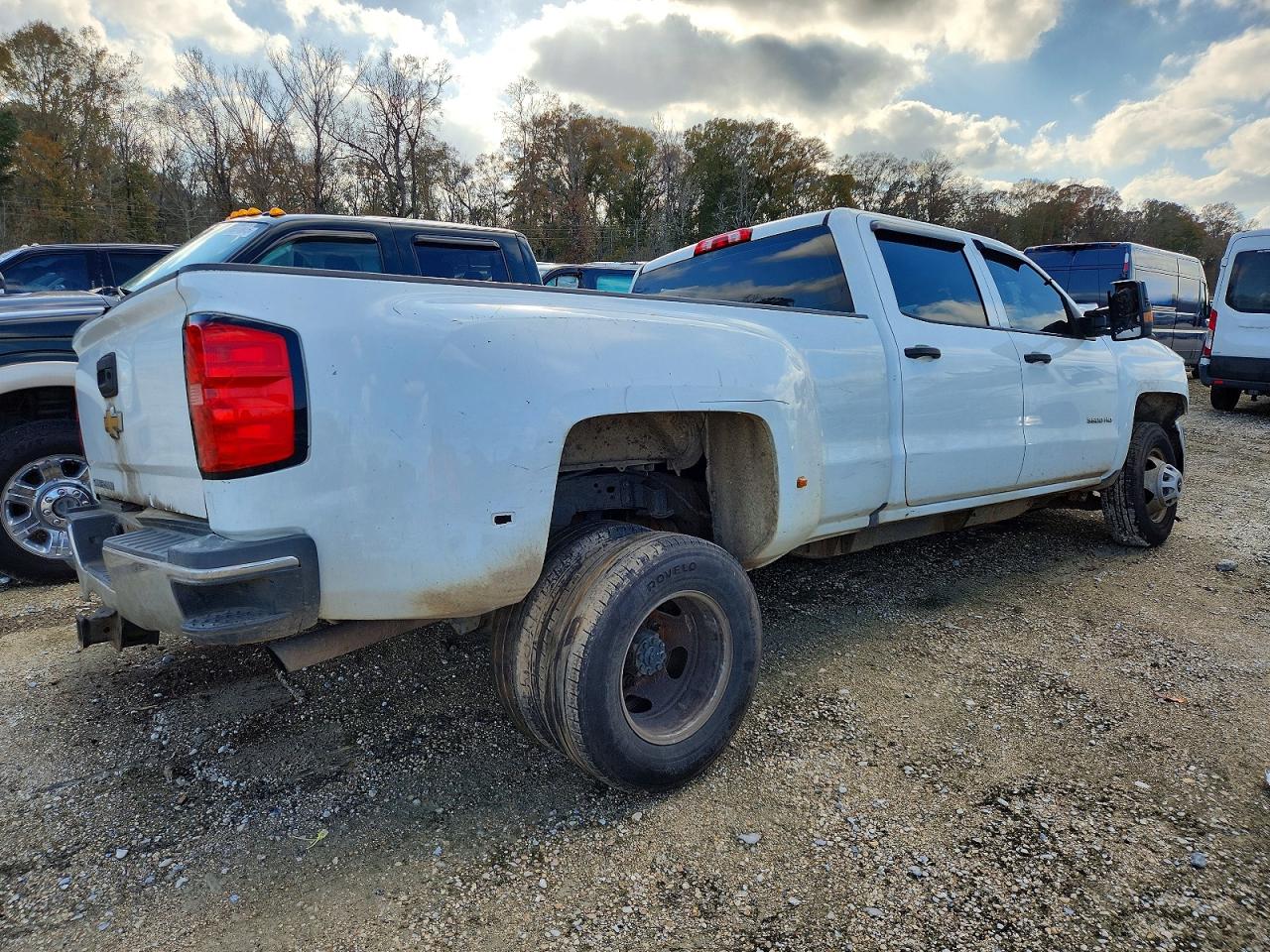 2016 CHEVROLET SILVERADO C3500 photo 3