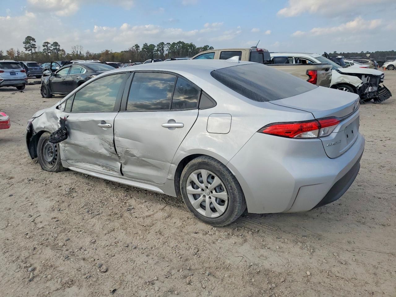 2023 TOYOTA COROLLA LE photo 2