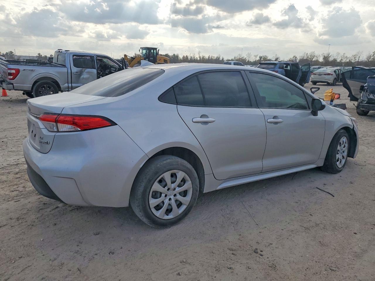 2023 TOYOTA COROLLA LE photo 3