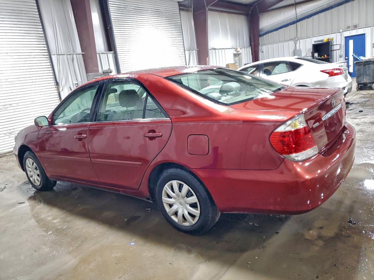 2006 TOYOTA CAMRY LE photo 2