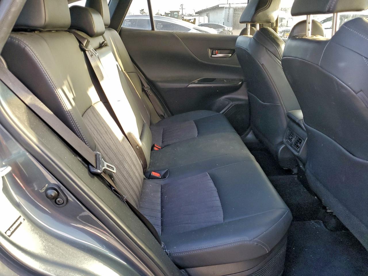 2021 TOYOTA VENZA LE photo 21
