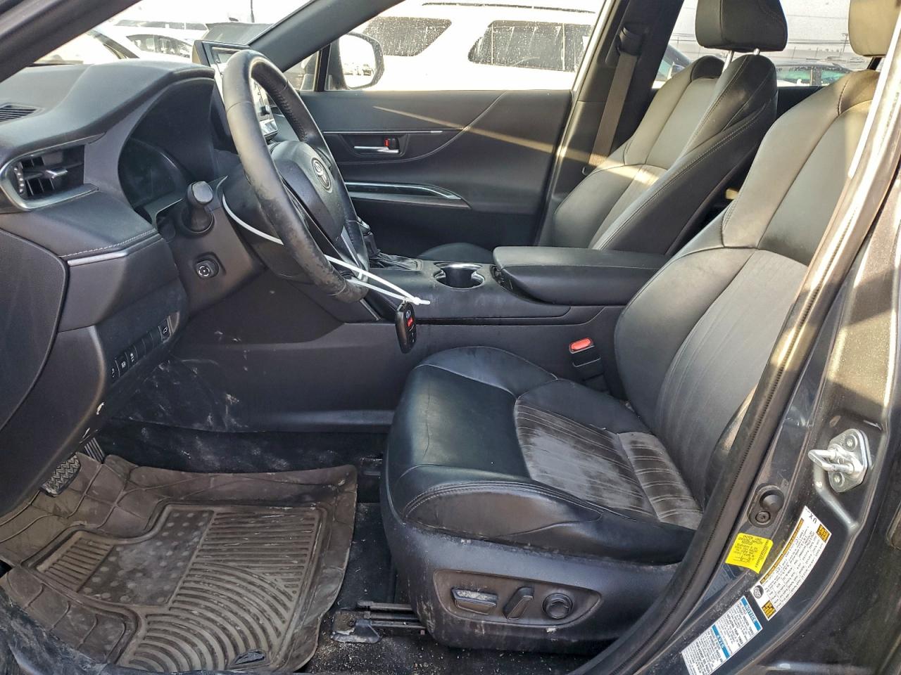 2021 TOYOTA VENZA LE photo 13