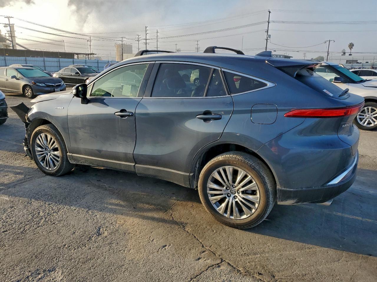 2021 TOYOTA VENZA LE photo 3