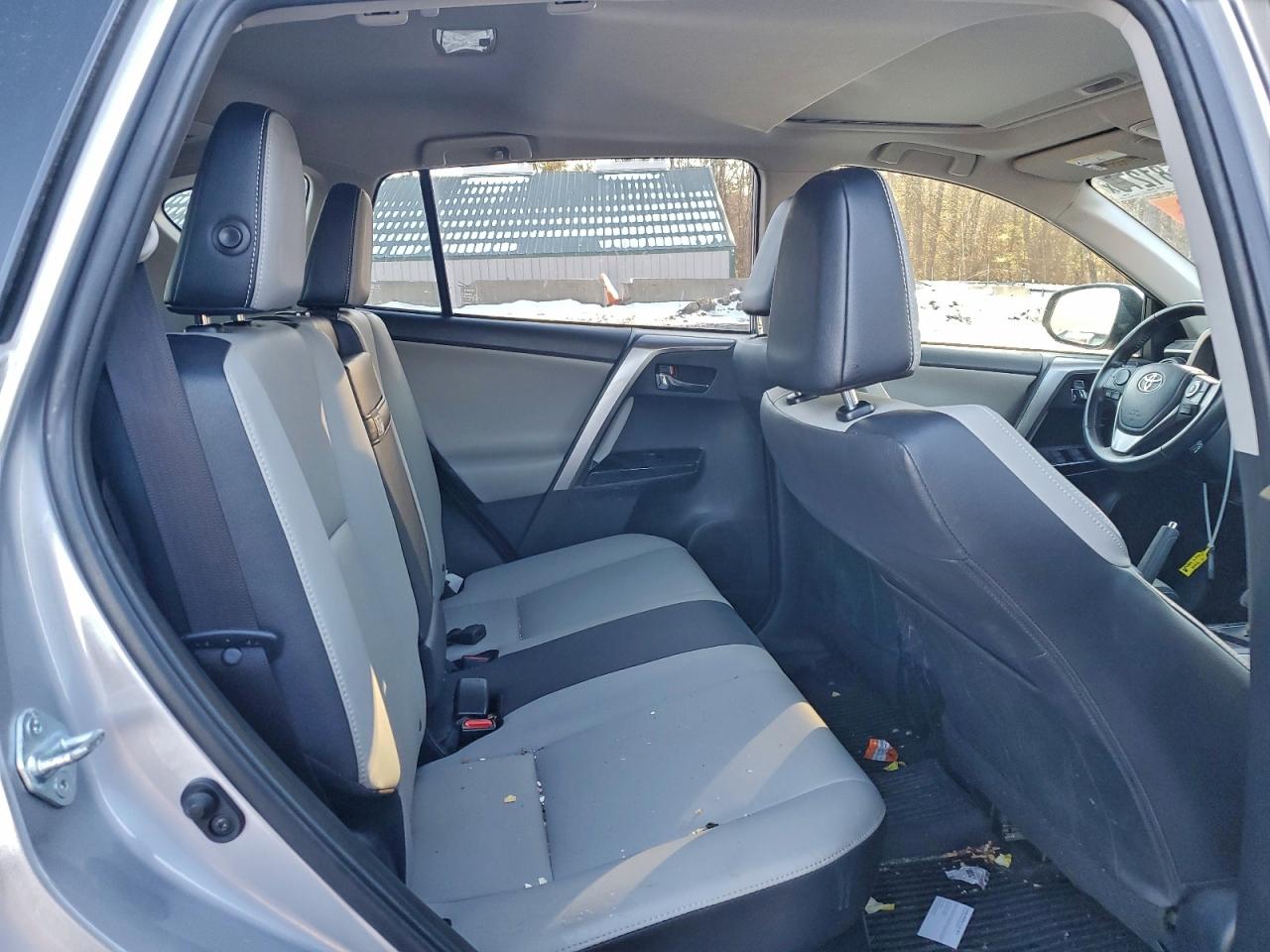 2017 TOYOTA RAV4 HV LIMITED photo 31