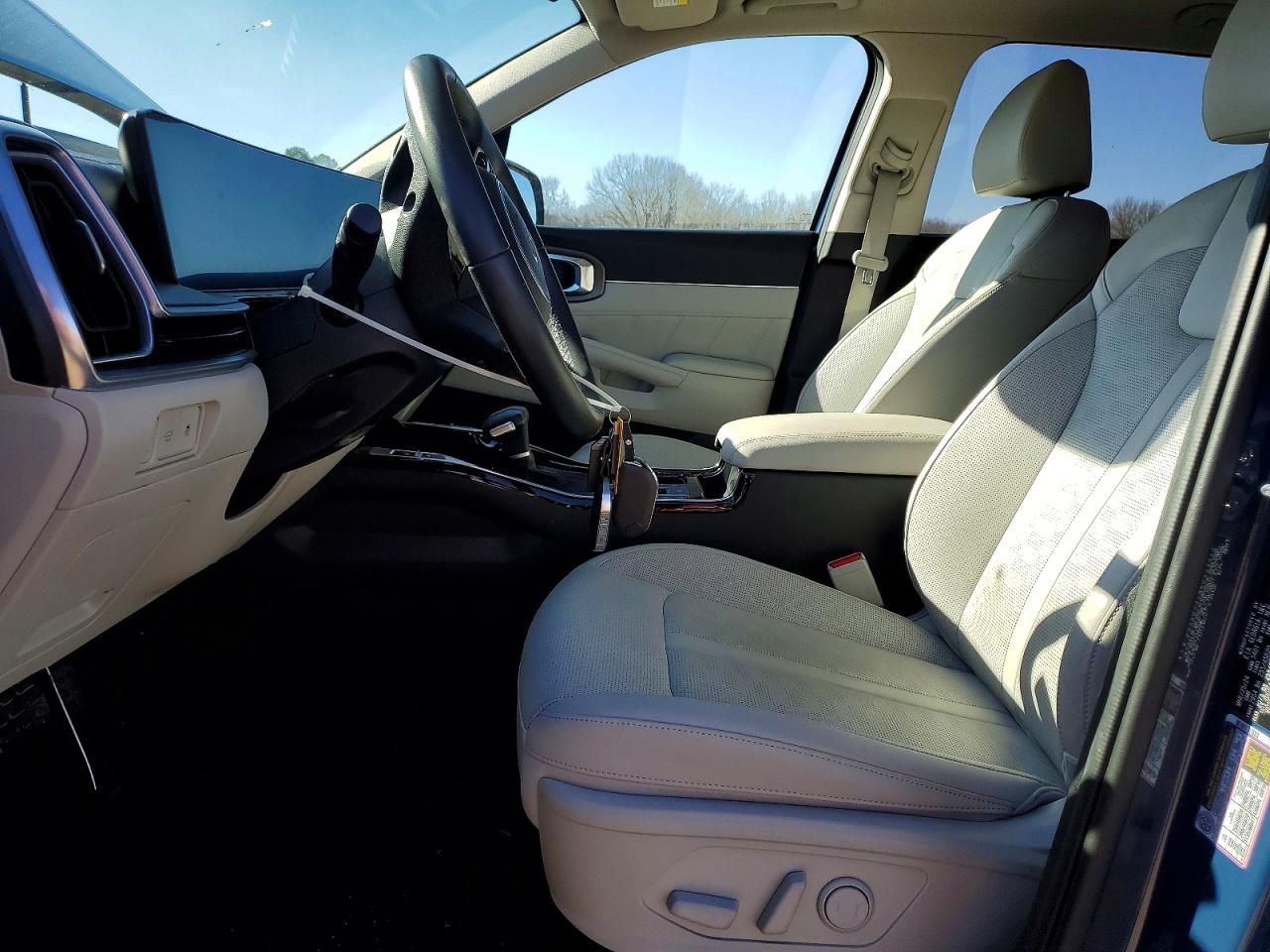 2024 KIA SORENTO photo 13