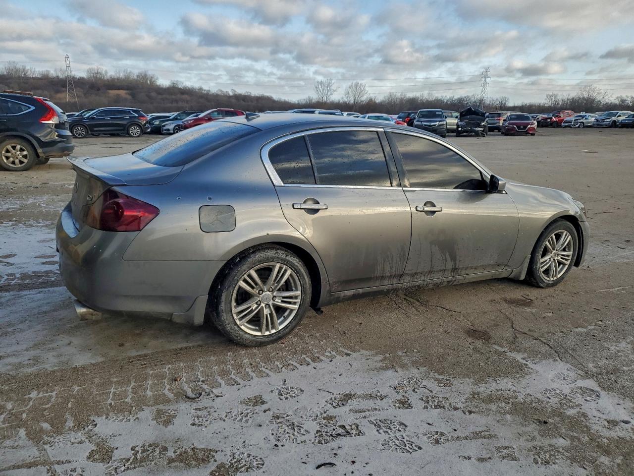 2013 INFINITI G37 BASE photo 3
