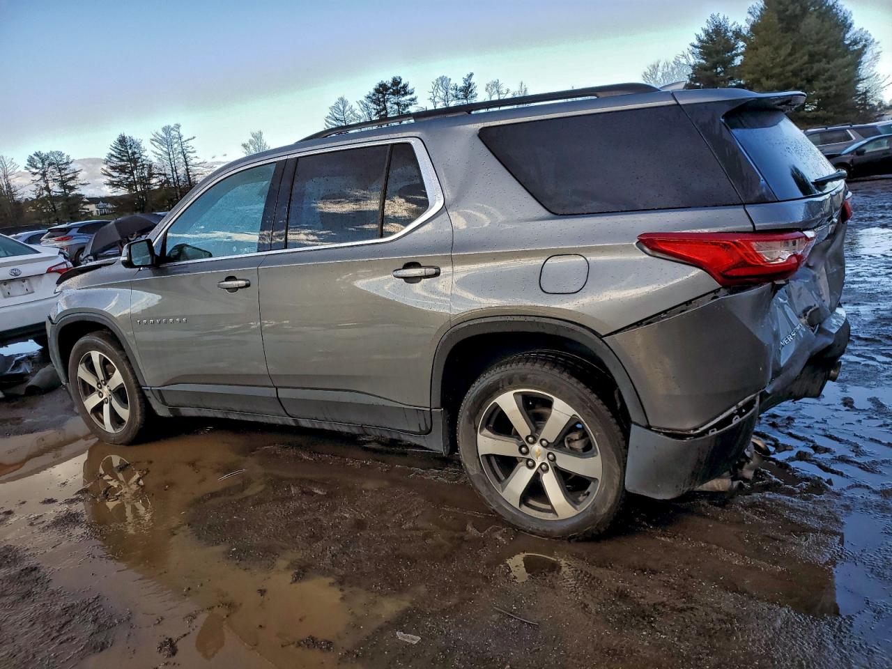 2019 CHEVROLET TRAVERSE LT photo 3