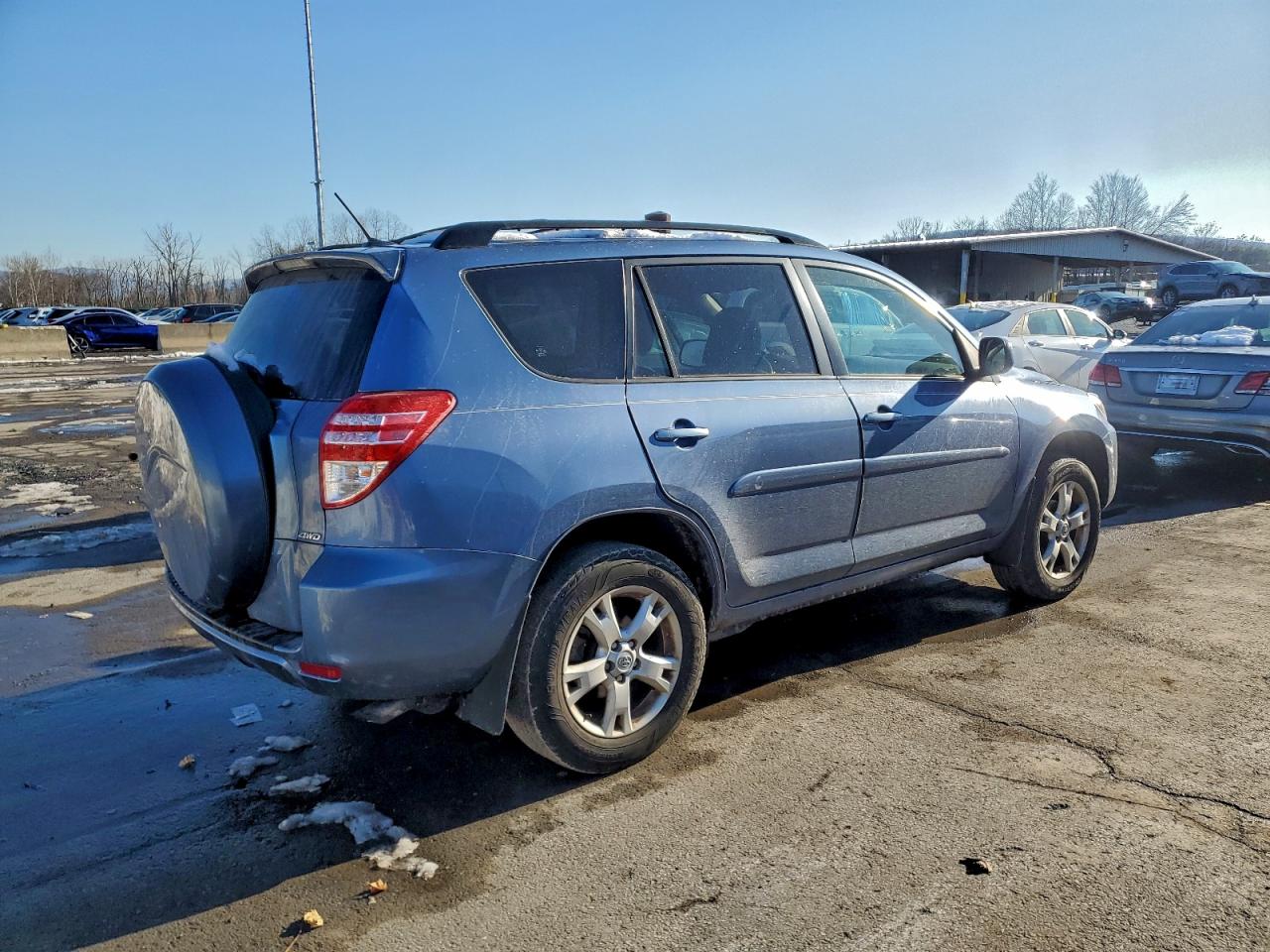 2011 TOYOTA RAV4 photo 3