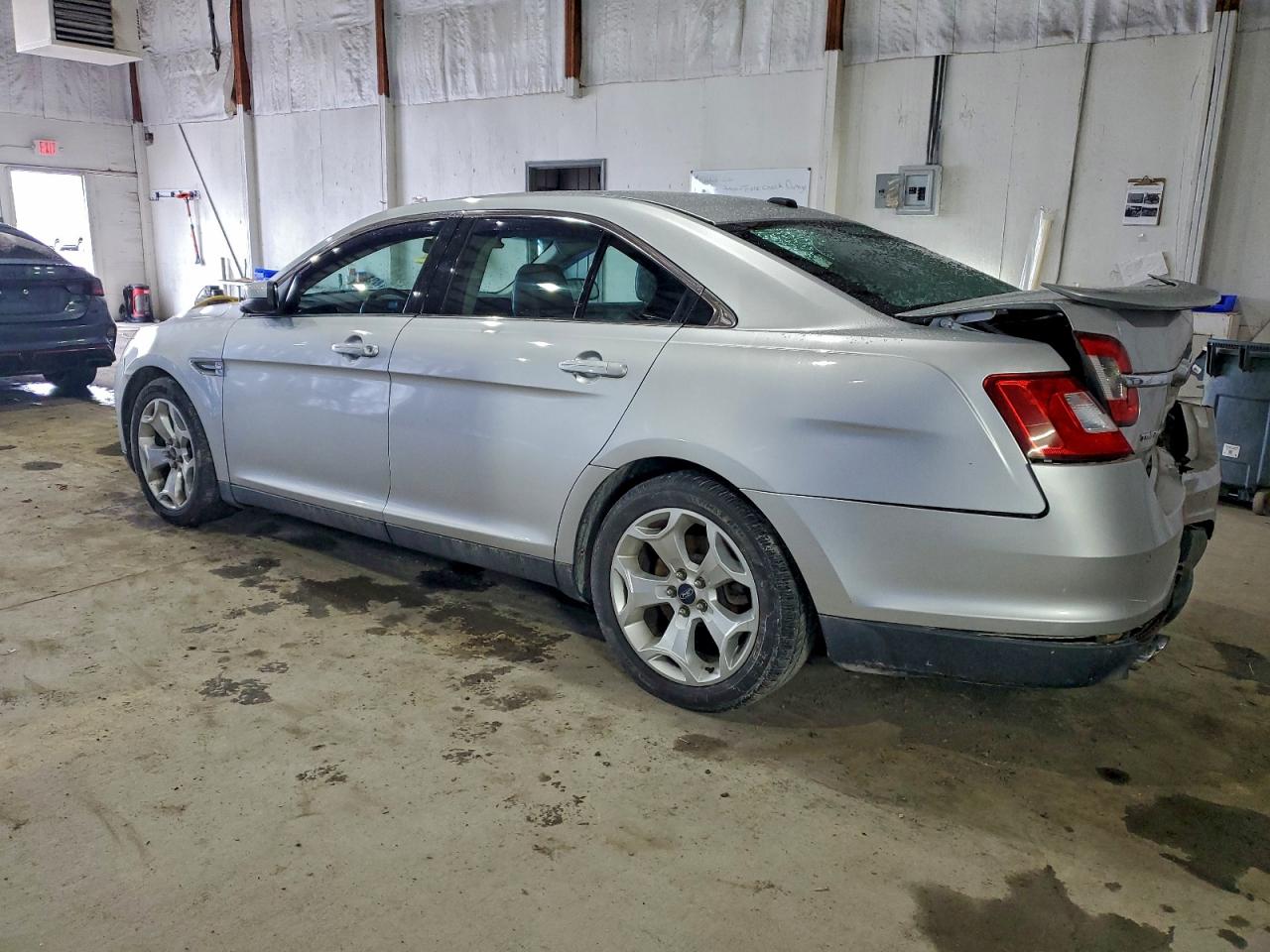 2011 FORD TAURUS SEL photo 2