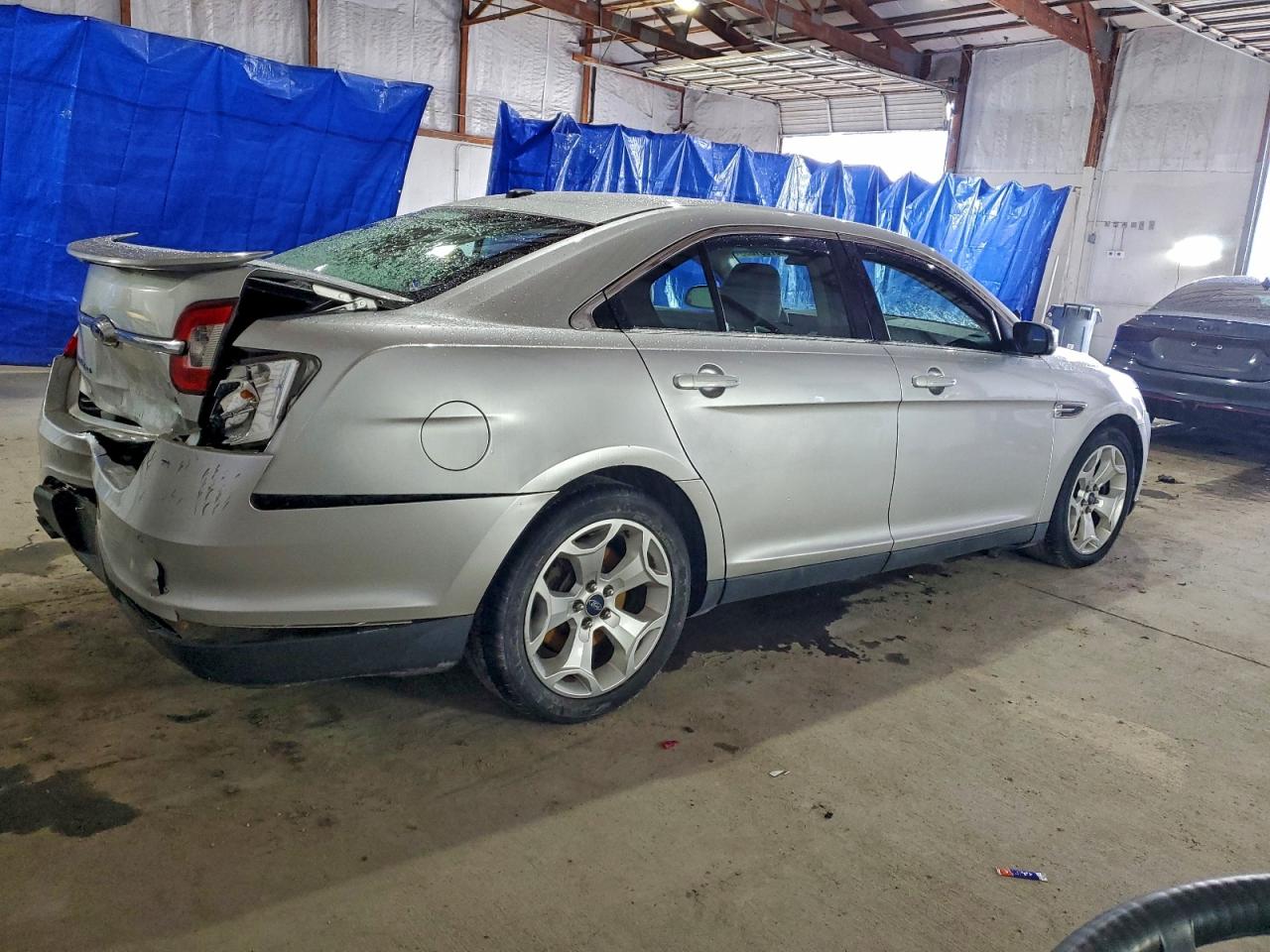 2011 FORD TAURUS SEL photo 3