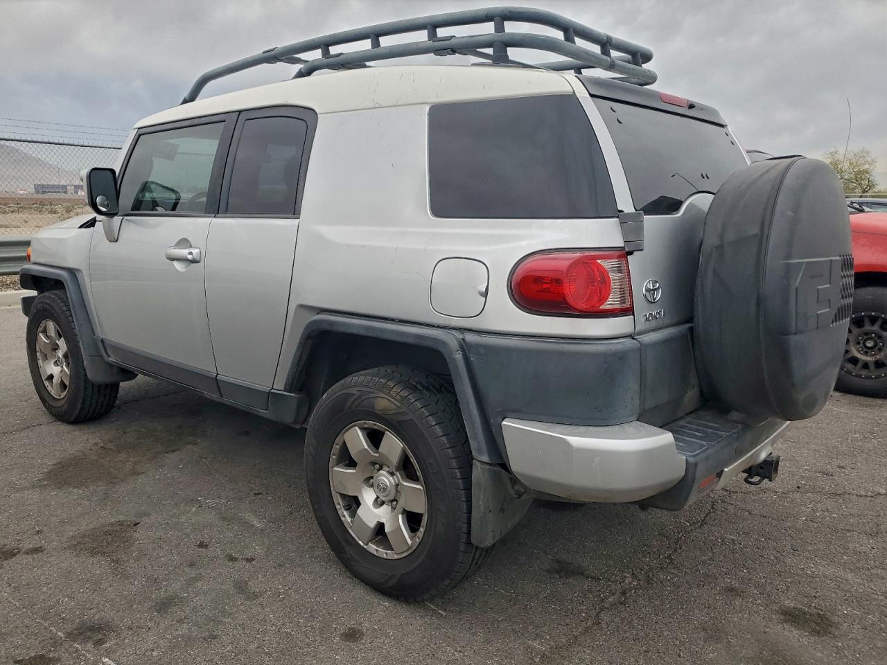 2007 TOYOTA FJ CRUISER photo 2