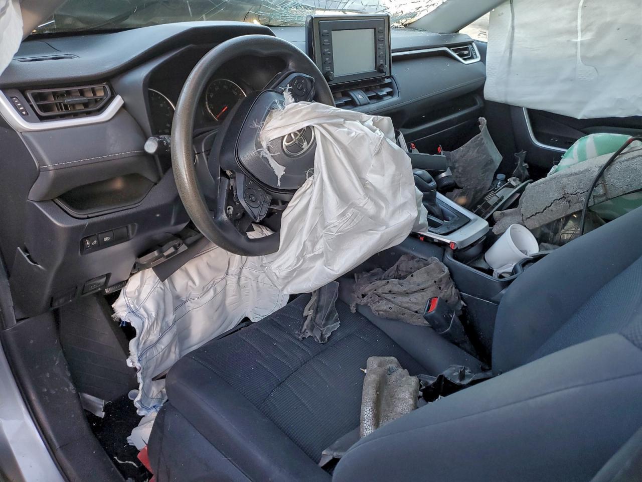 2019 TOYOTA RAV4 LE photo 15