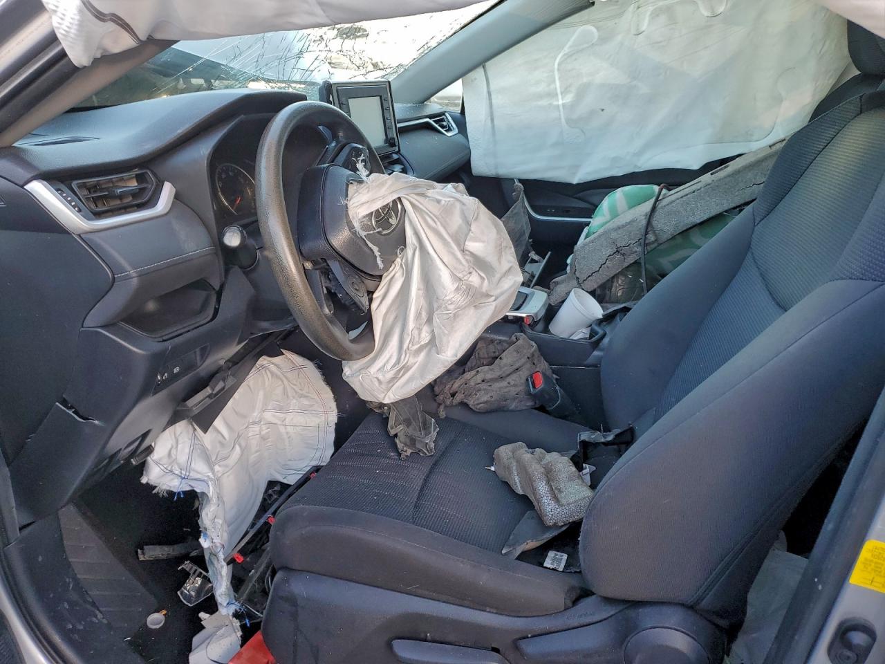2019 TOYOTA RAV4 LE photo 13