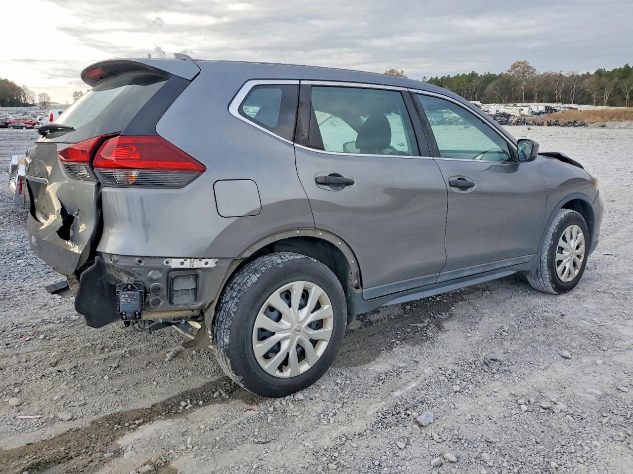 2018 NISSAN ROGUE S photo 3