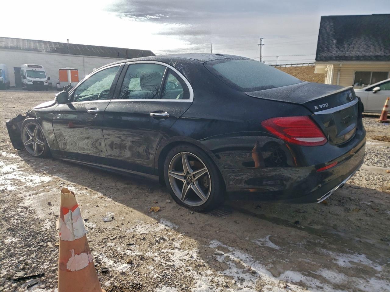 2017 MERCEDES-BENZ E 300 4MATIC photo 3