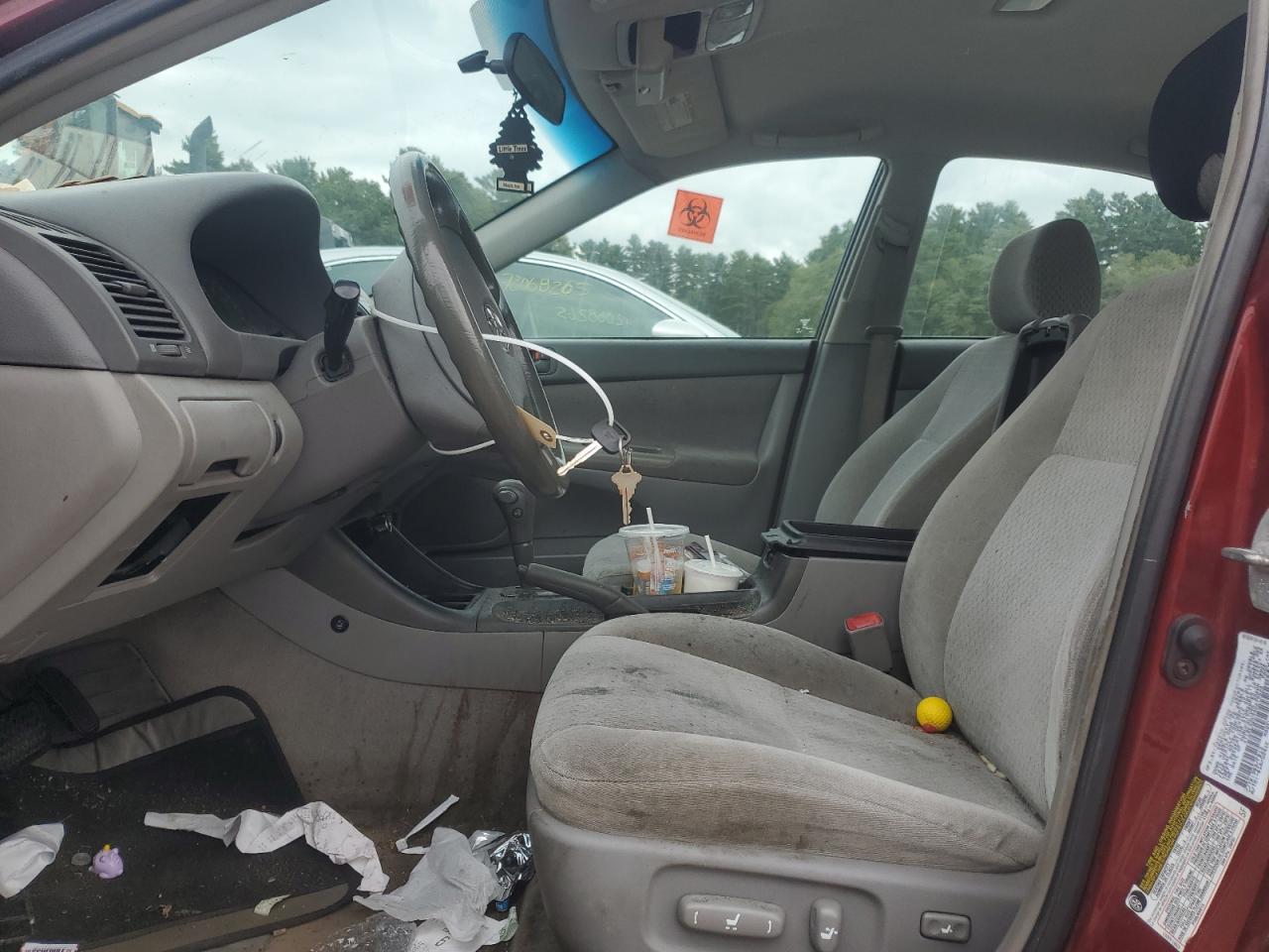 2004 TOYOTA CAMRY LE photo 7
