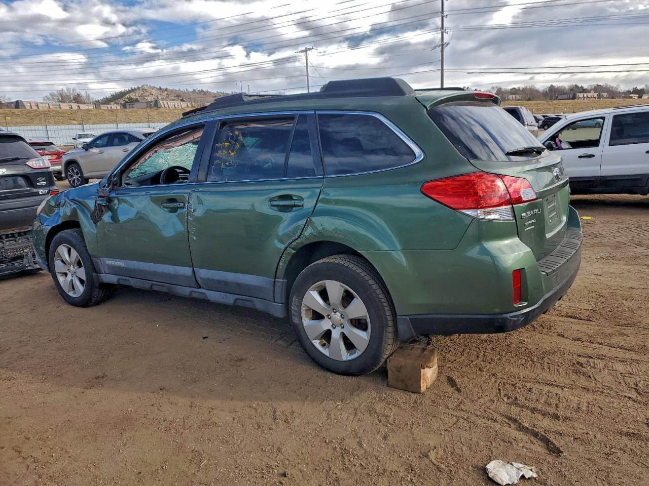 2011 SUBARU OUTBACK photo 2