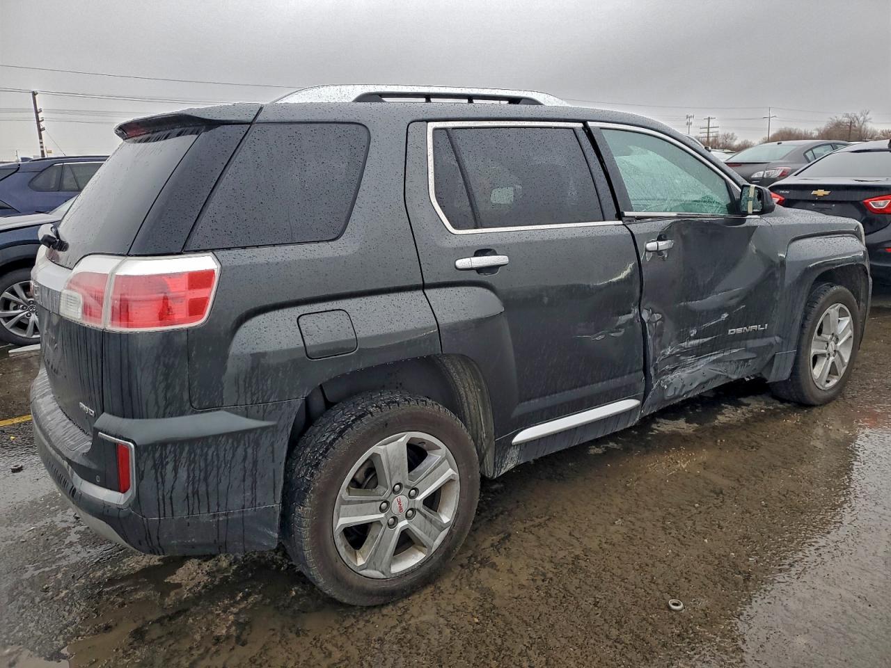 2017 GMC TERRAIN DENALI photo 3