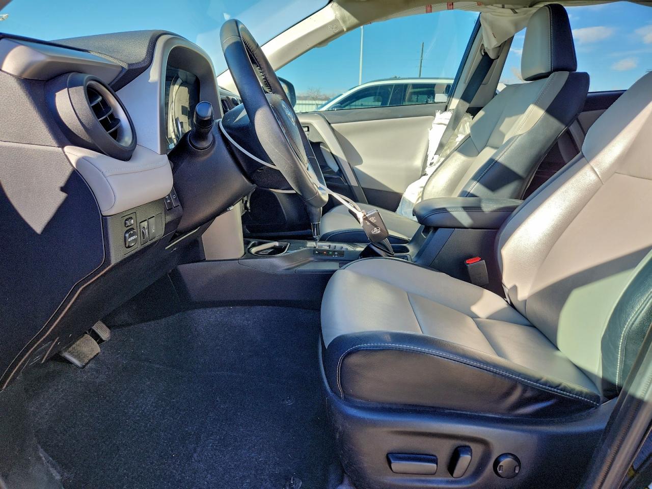 2017 TOYOTA RAV4 LIMITED photo 7
