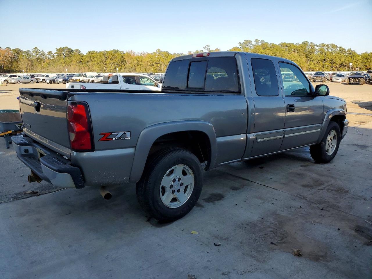 2006 CHEVROLET SILVERADO K1500 photo 3