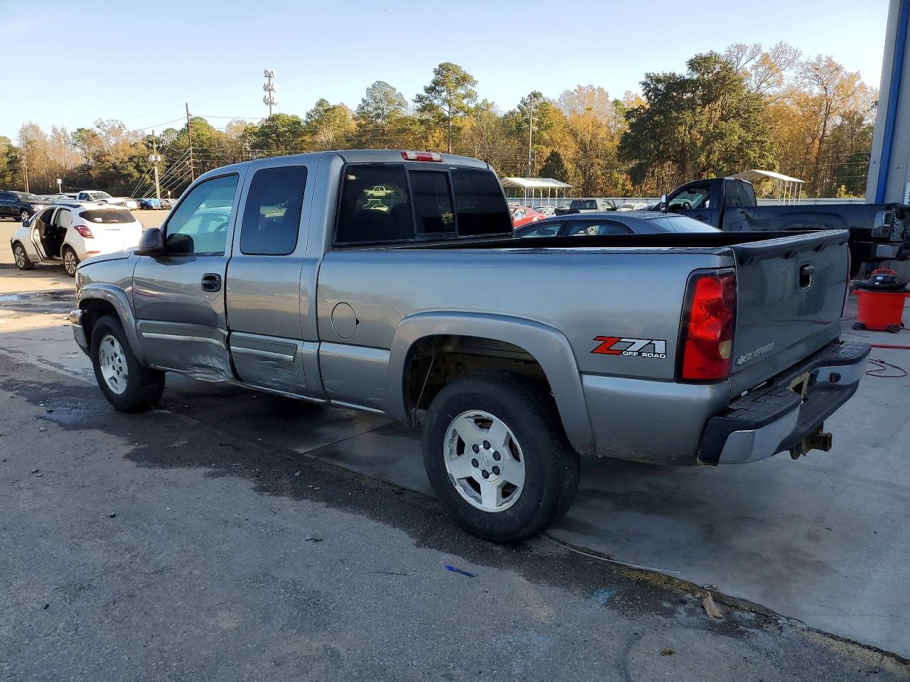 2006 CHEVROLET SILVERADO K1500 photo 2