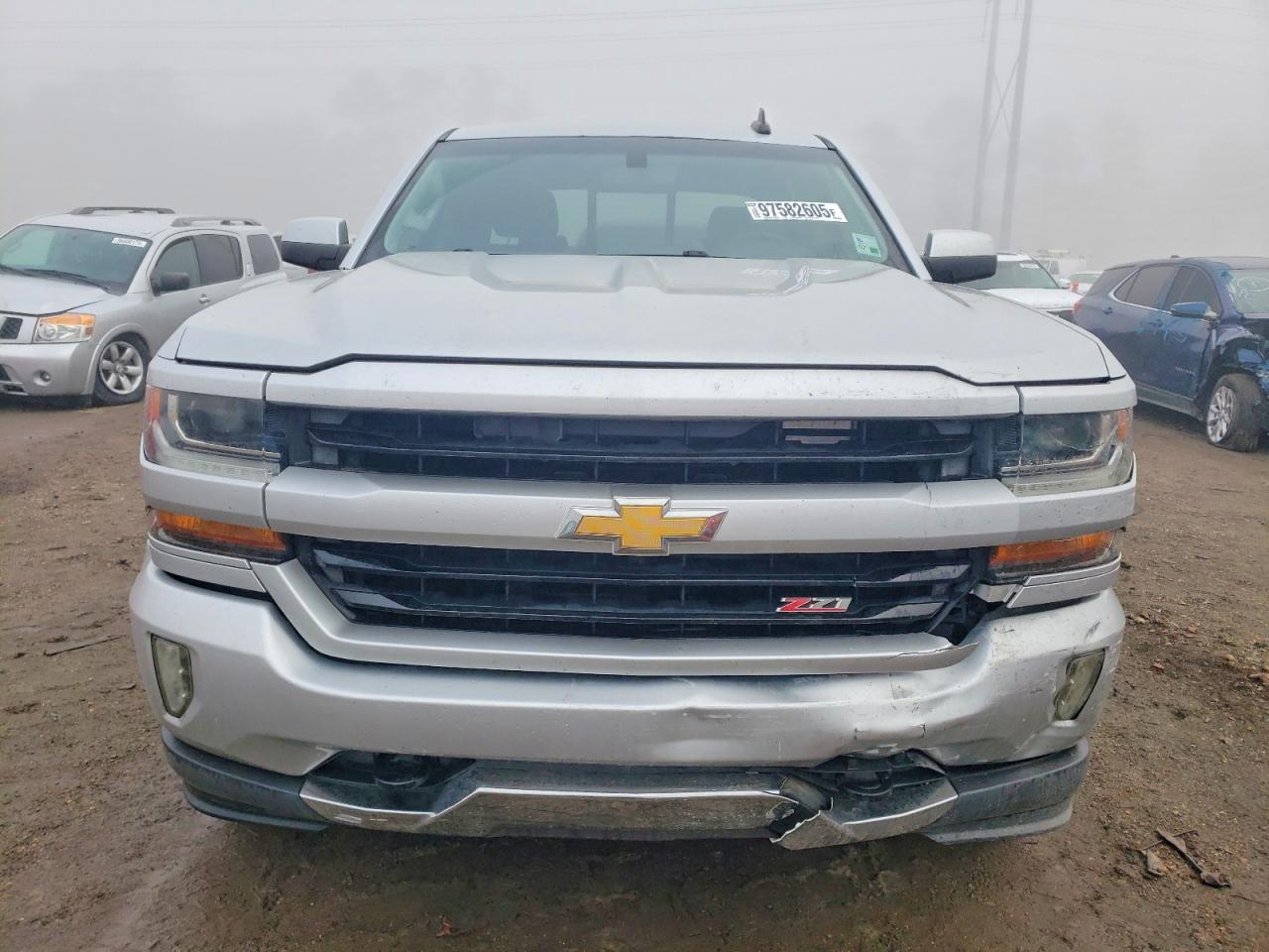 2017 CHEVROLET SILVERADO K1500 LT photo 5