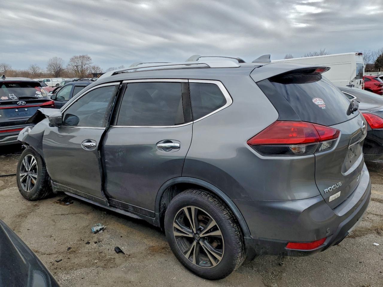 2019 NISSAN ROGUE S photo 2
