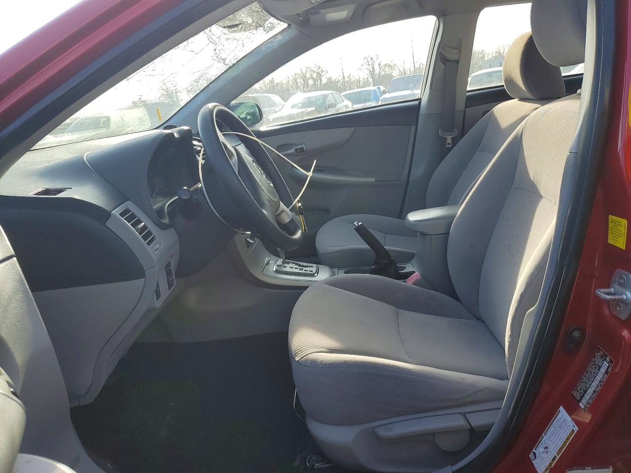 2011 TOYOTA COROLLA LE photo 13