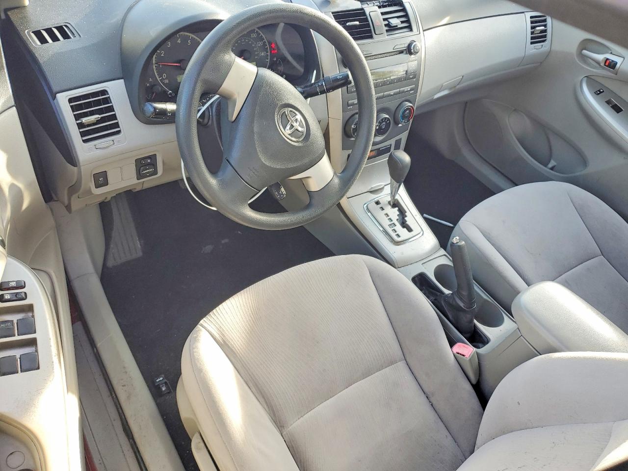 2011 TOYOTA COROLLA LE photo 15