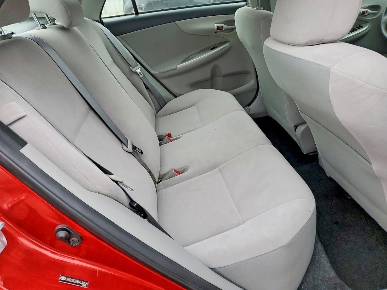2011 TOYOTA COROLLA LE photo 19