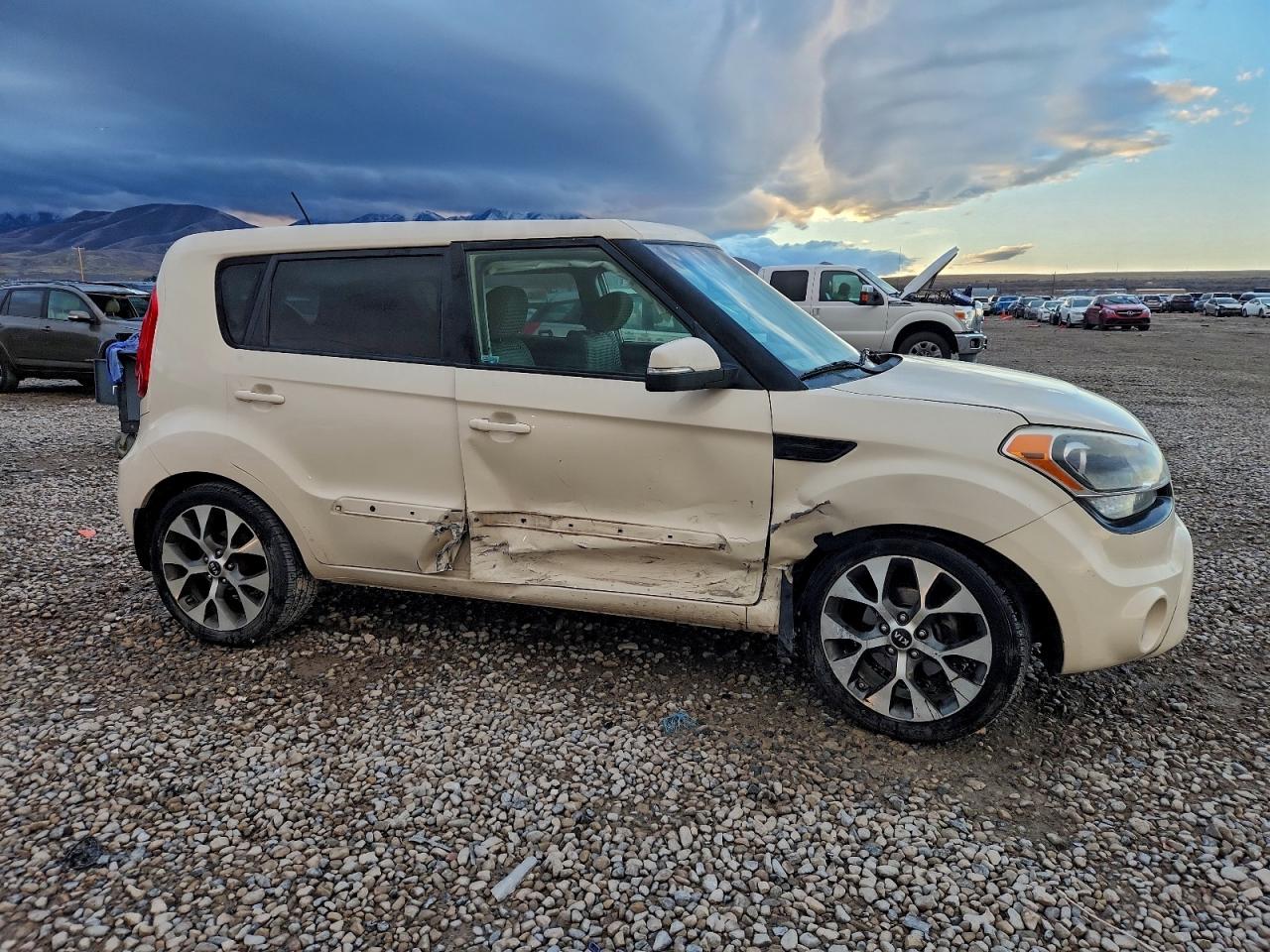 2013 KIA SOUL + photo 10