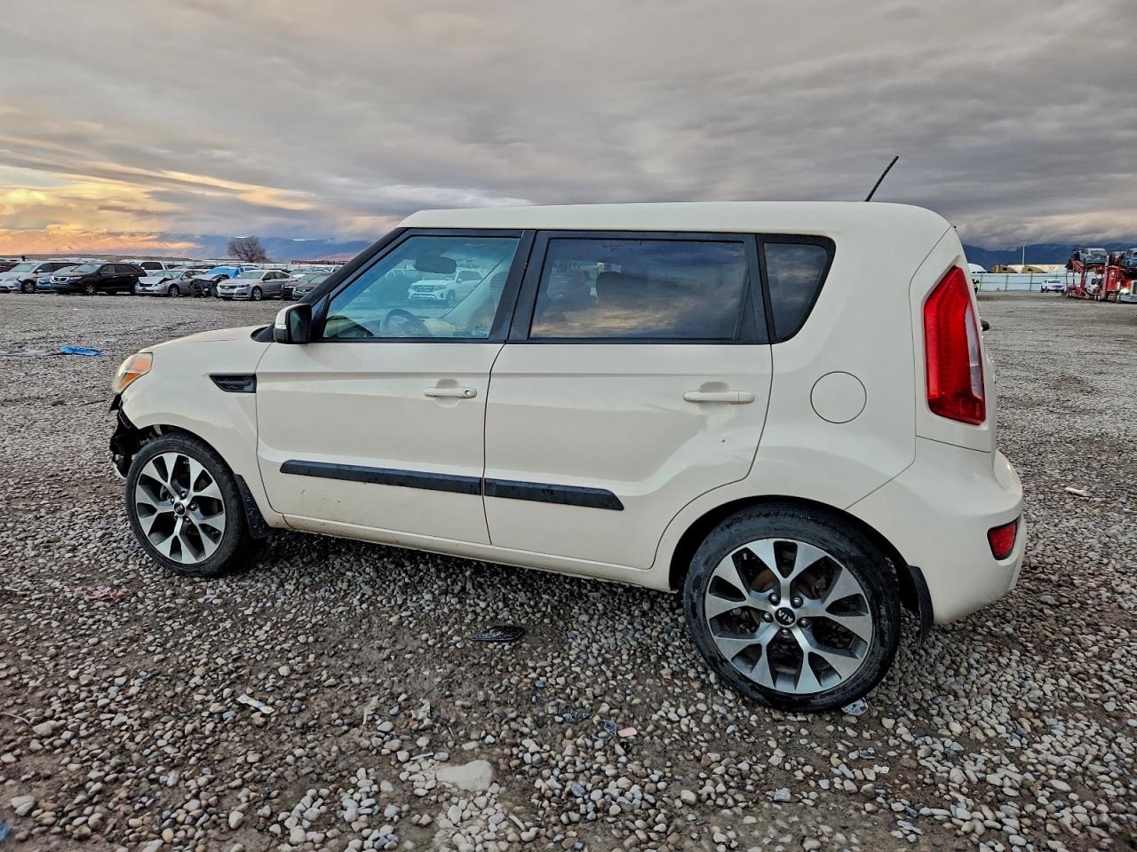 2013 KIA SOUL + photo 4