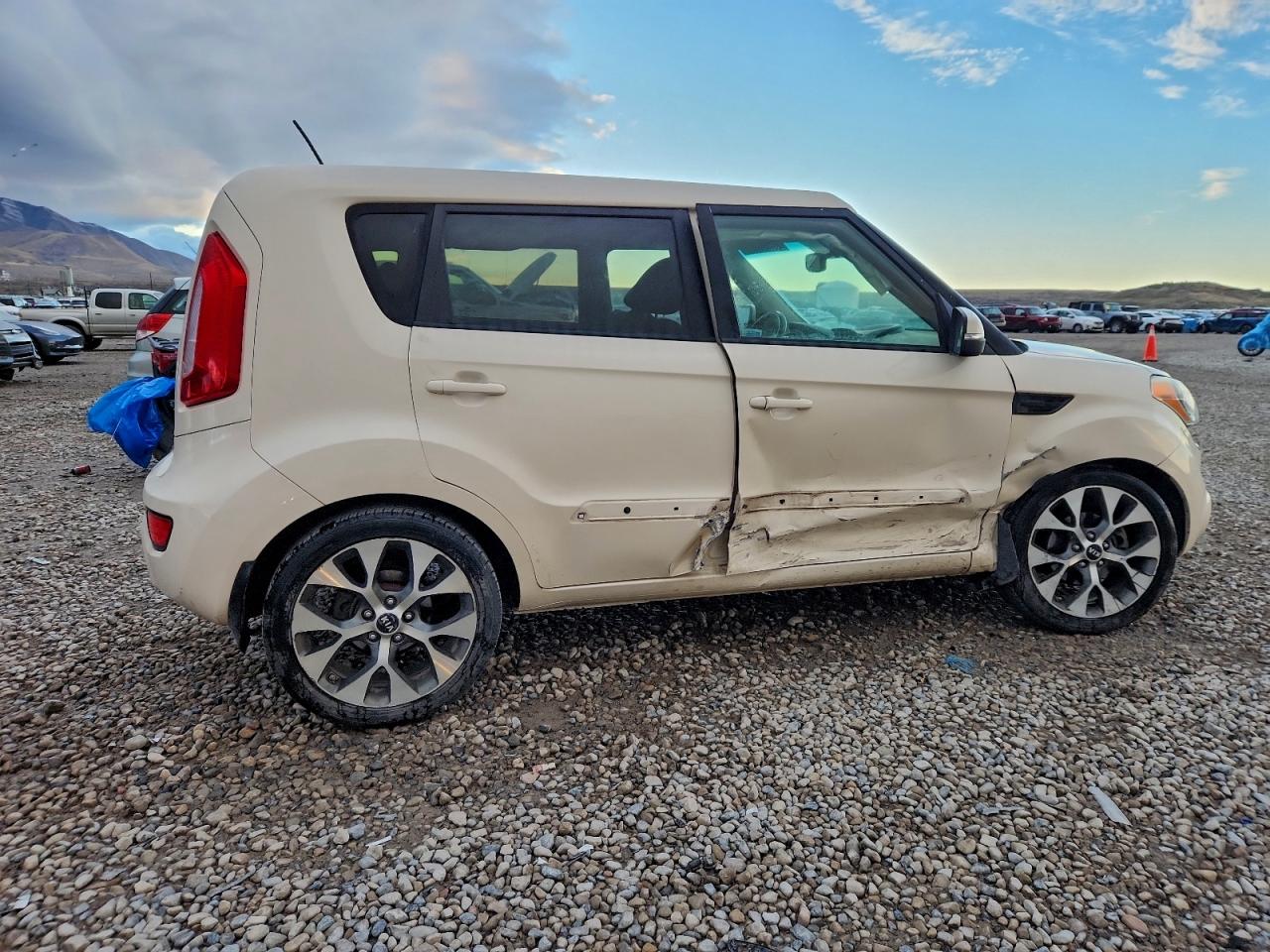 2013 KIA SOUL + photo 7