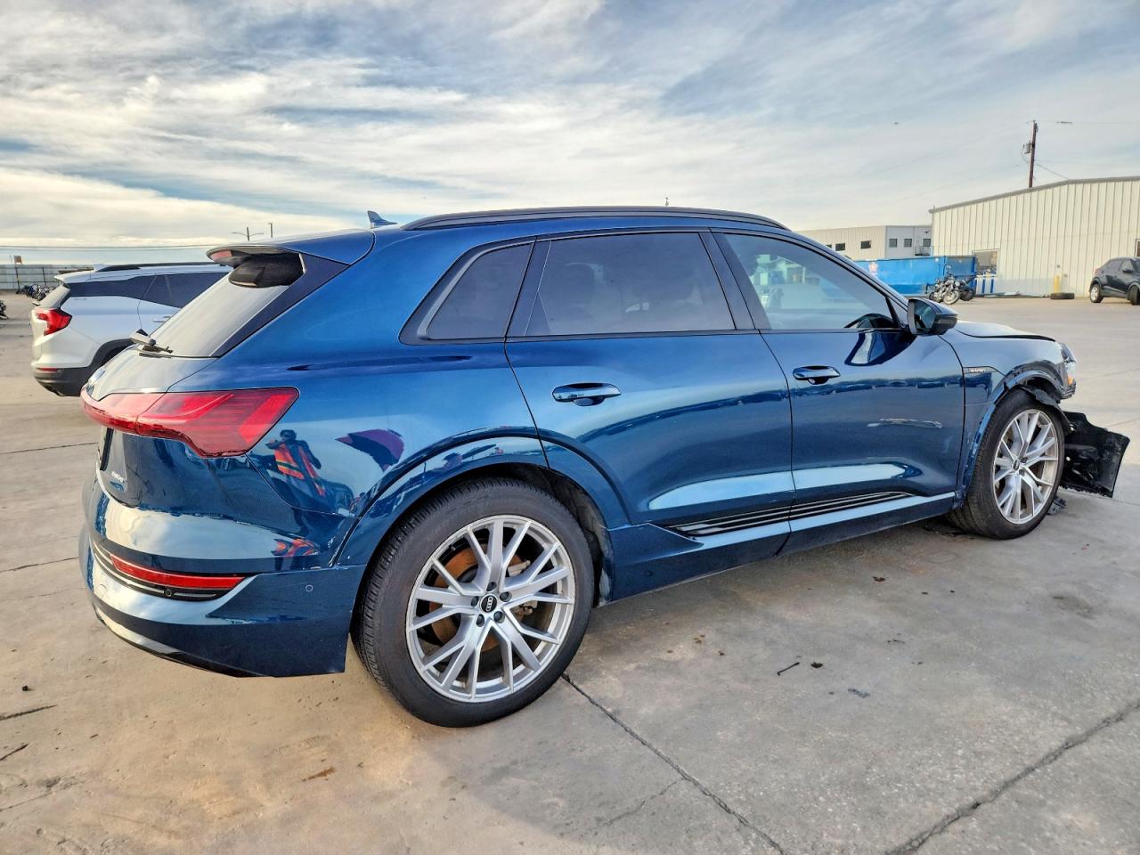2021 AUDI E-TRON PRESTIGE photo 3
