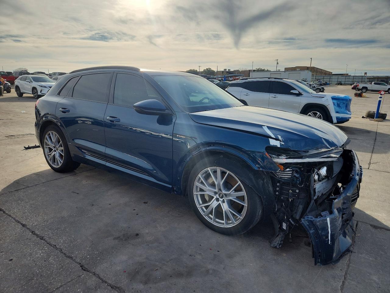 2021 AUDI E-TRON PRESTIGE photo 4