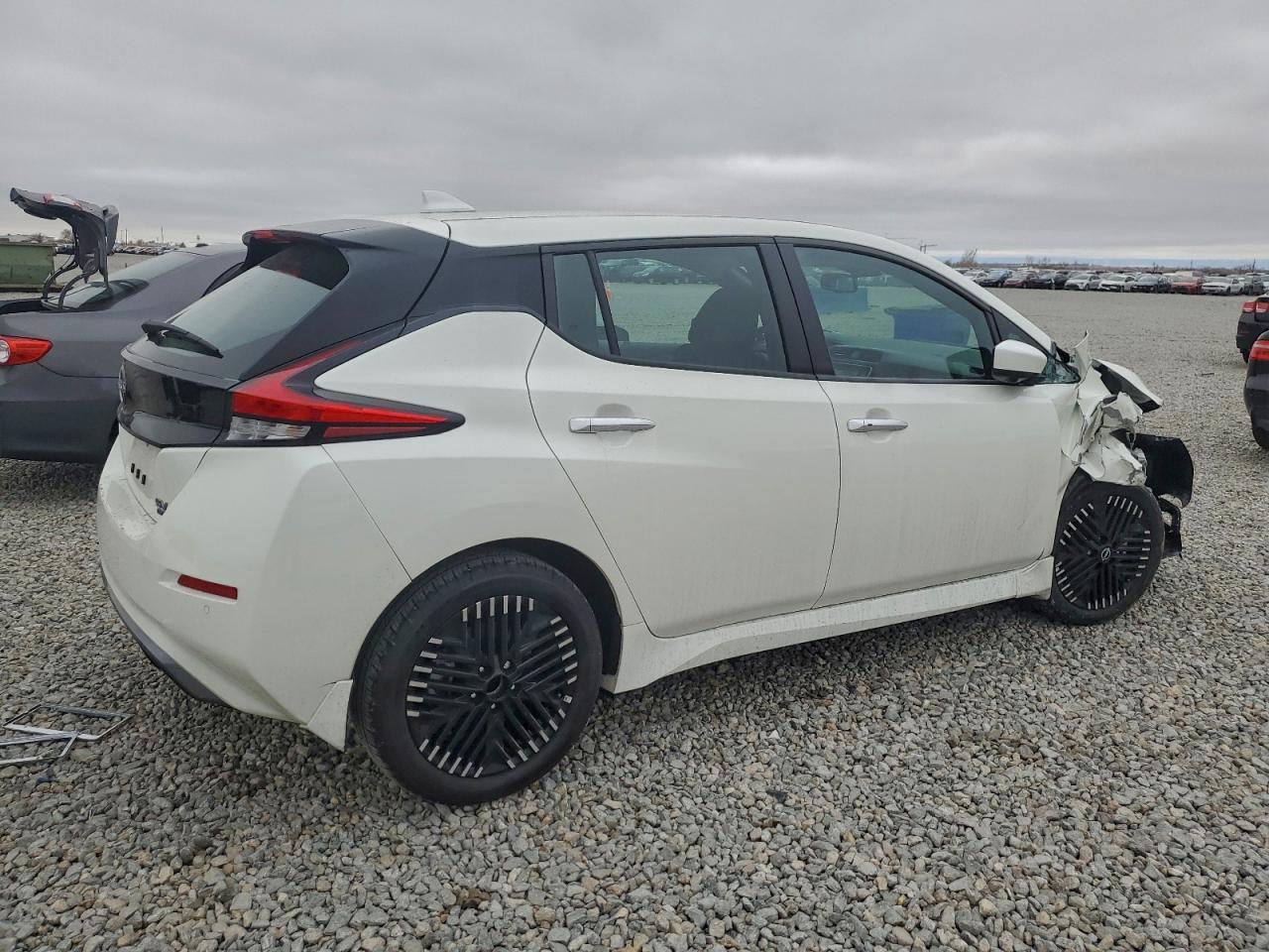 2025 NISSAN LEAF SV PLUS photo 5