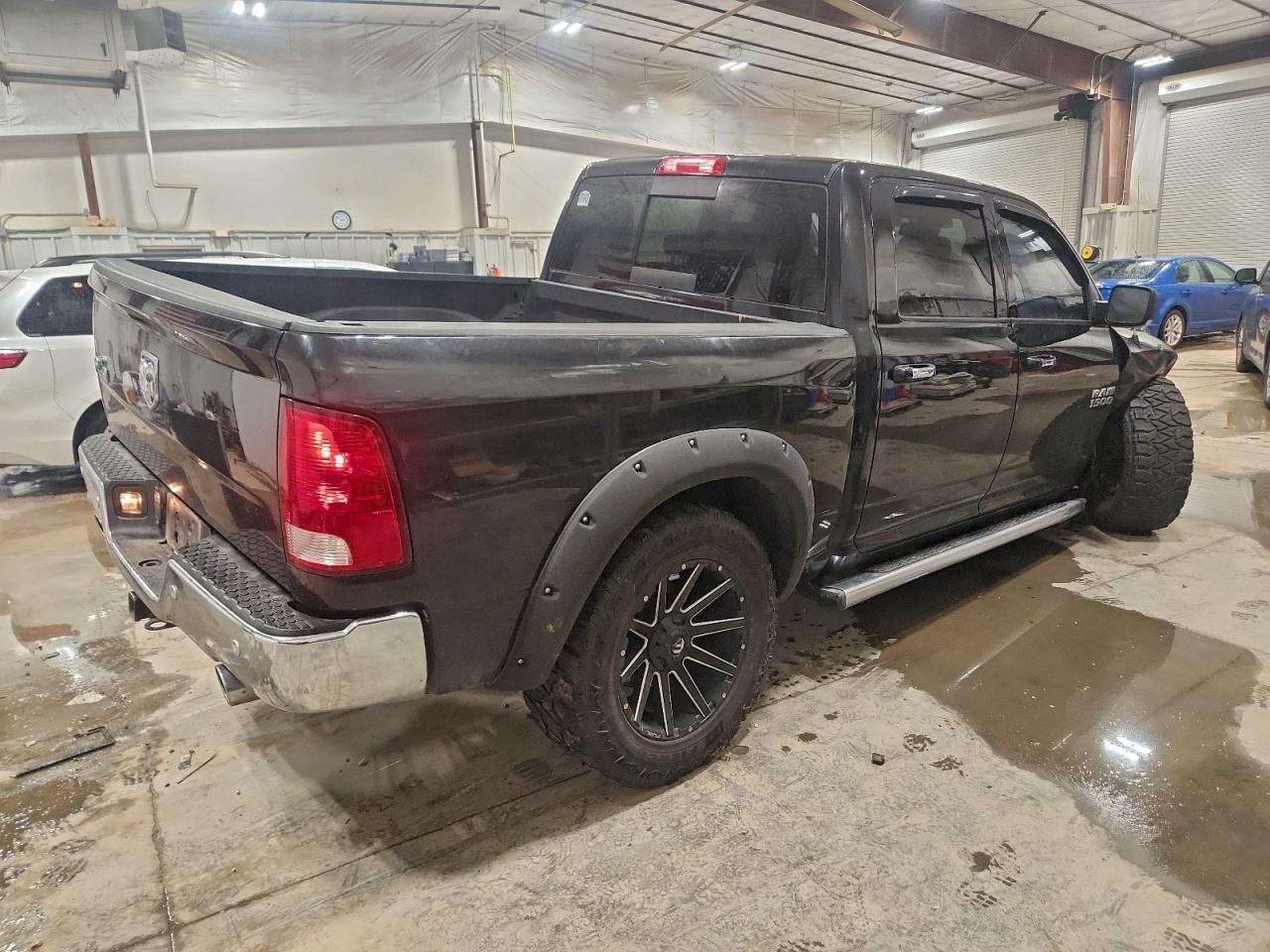 2017 RAM 1500 SLT photo 3