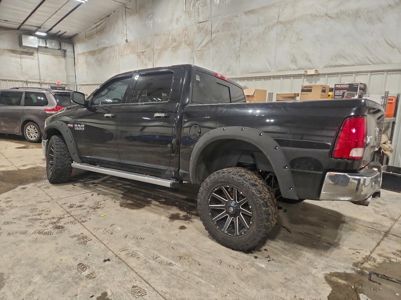 2017 RAM 1500 SLT photo 2