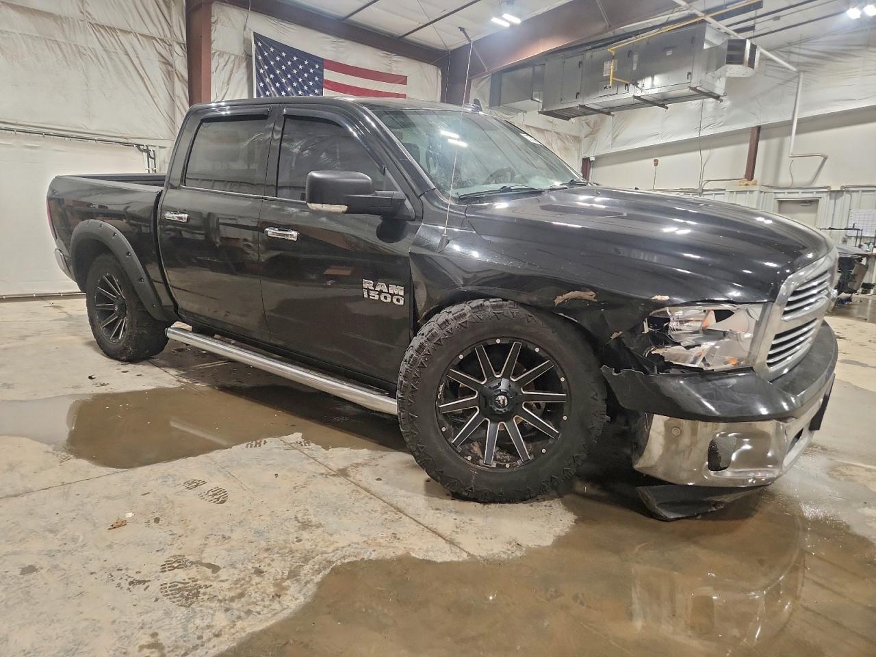 2017 RAM 1500 SLT photo 4