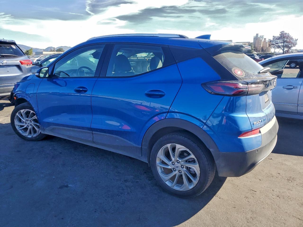 2023 CHEVROLET BOLT EUV LT photo 2