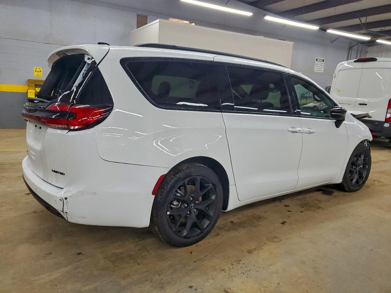 2025 CHRYSLER PACIFICA LIMITED photo 3