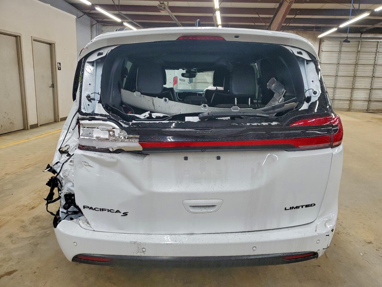 2025 CHRYSLER PACIFICA LIMITED photo 6