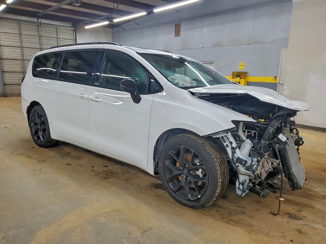 2025 CHRYSLER PACIFICA LIMITED photo 4