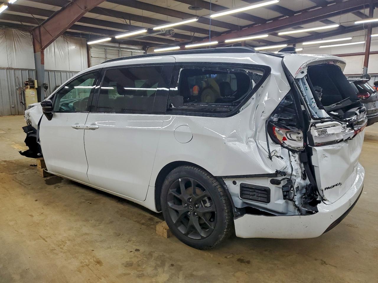 2025 CHRYSLER PACIFICA LIMITED photo 2