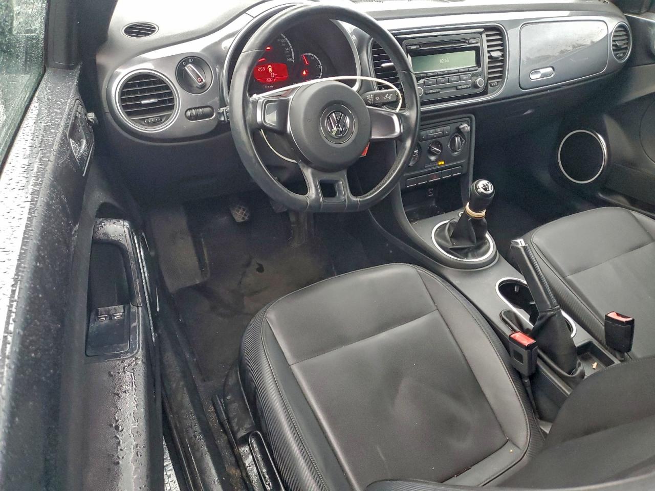 2013 VOLKSWAGEN BEETLE photo 8