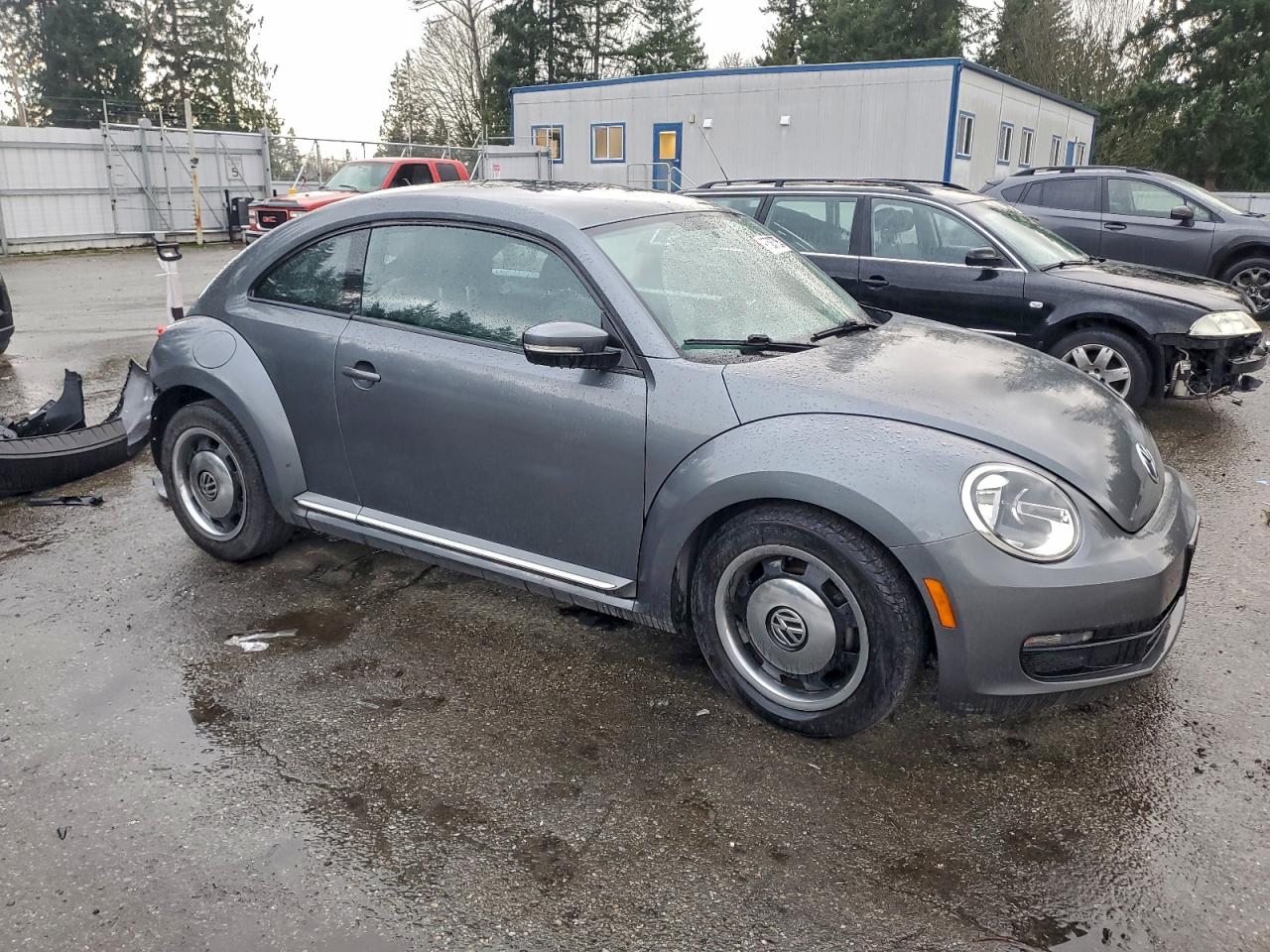 2013 VOLKSWAGEN BEETLE photo 4