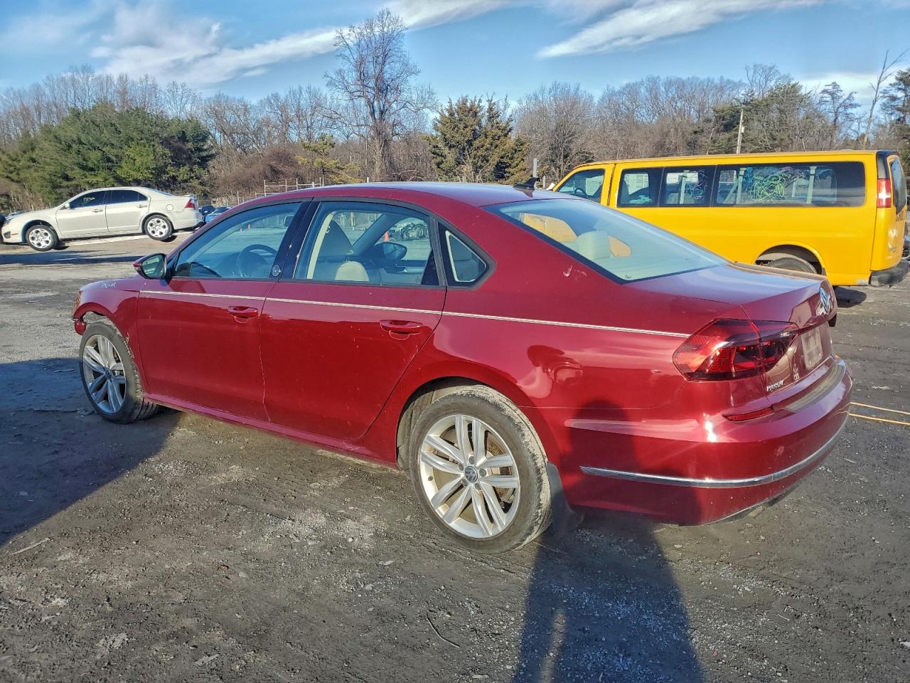 2019 VOLKSWAGEN PASSAT WOLFSBURG photo 2
