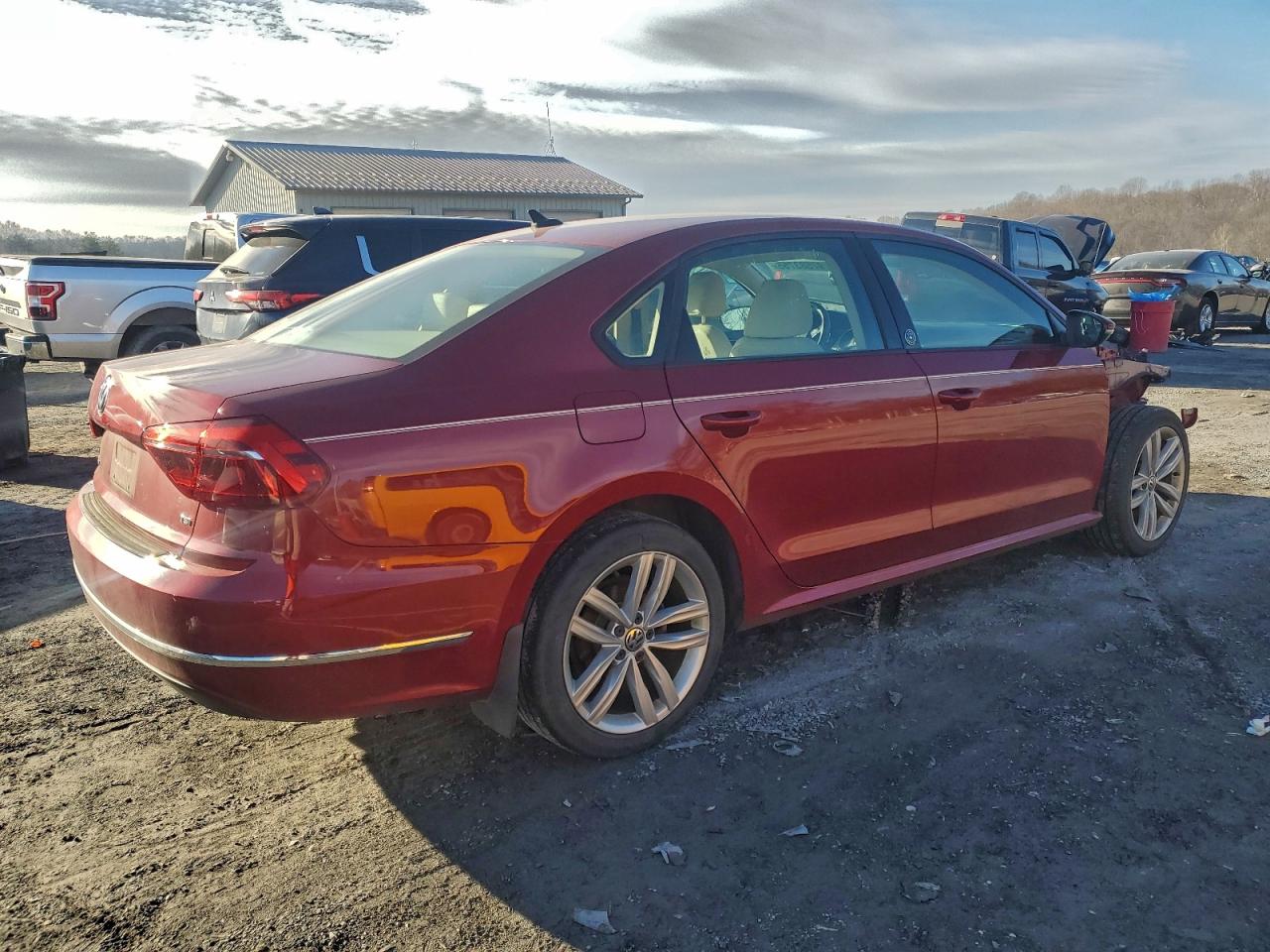 2019 VOLKSWAGEN PASSAT WOLFSBURG photo 3