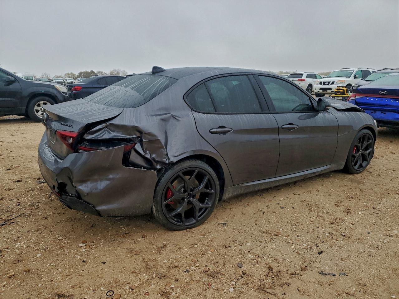 2020 ALFA ROMEO GIULIA TI photo 3